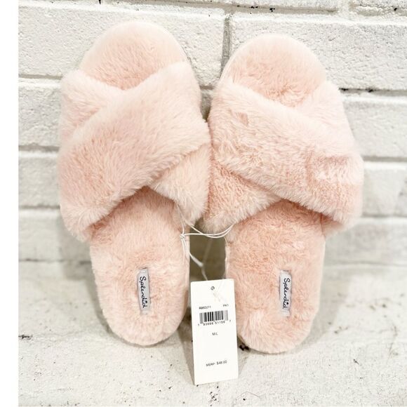 NEW splendid pink fuzzy slide on slippers - Picture 2 of 2